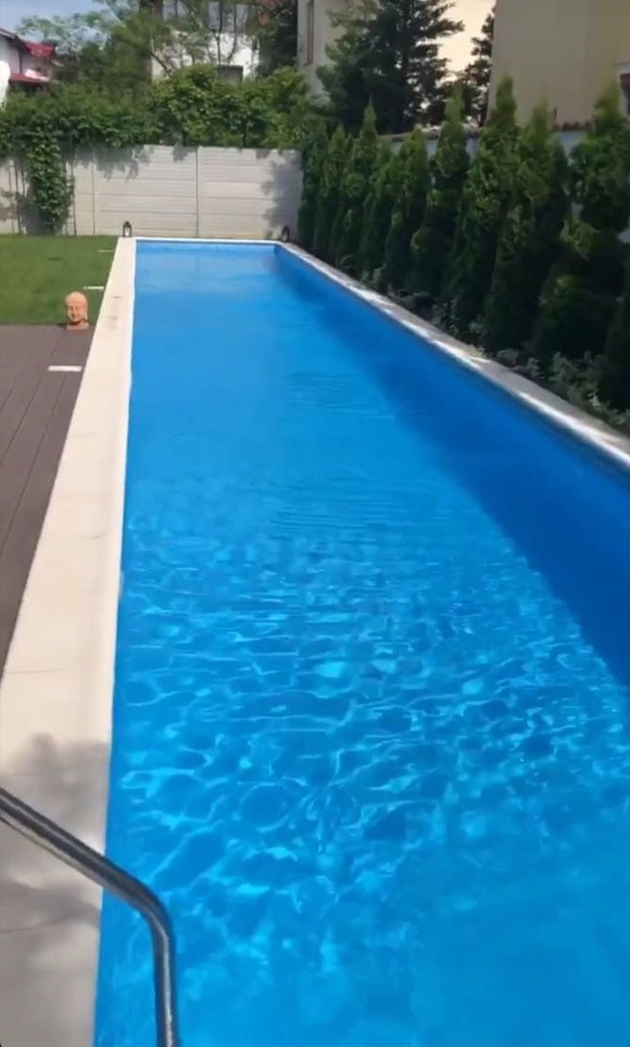 Imagini cu casa în care Ștefan Bănică și Lavinia Pîrva locuiesc. Au piscină și o curte impresionantă