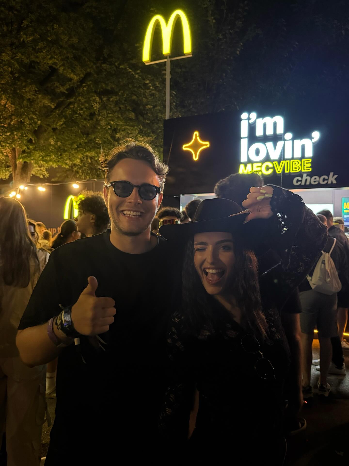Cum a apărut îmbrăcată Alexia Eram la festivalul UNTOLD 2025. A atras toate privirile cu rochia transparentă, din dantelă