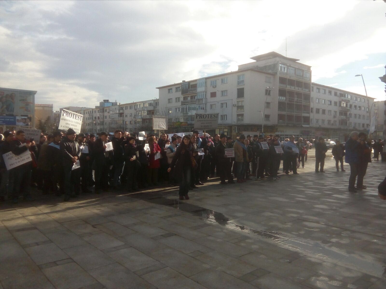Marș de protest al angajaților de la serviciile de gospodărire a apelor din șapte județe| VIDEO&FOTO