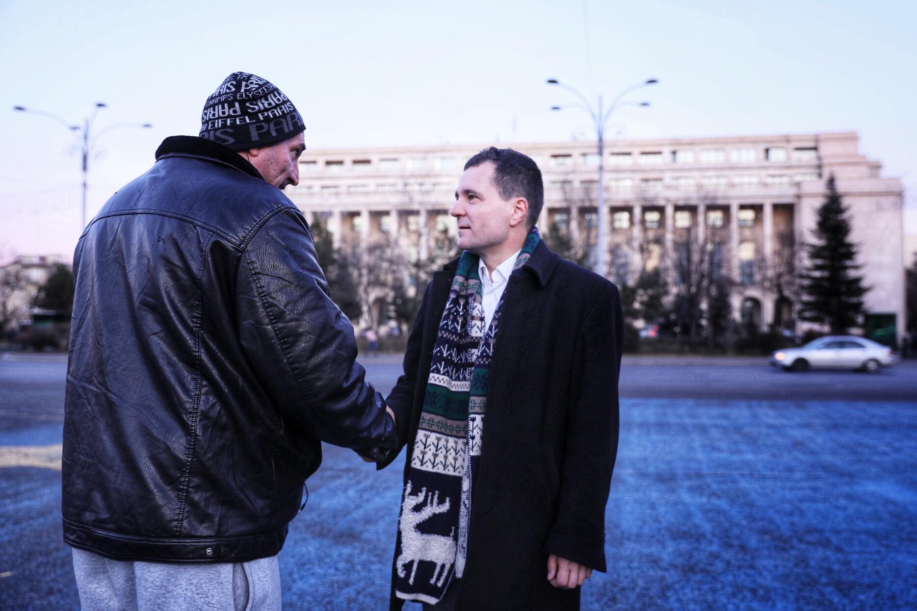 Protest în fața Guvernului: ”Uniți salvăm Roșia Montană!”. Ce le-a spus Ludovic Orban