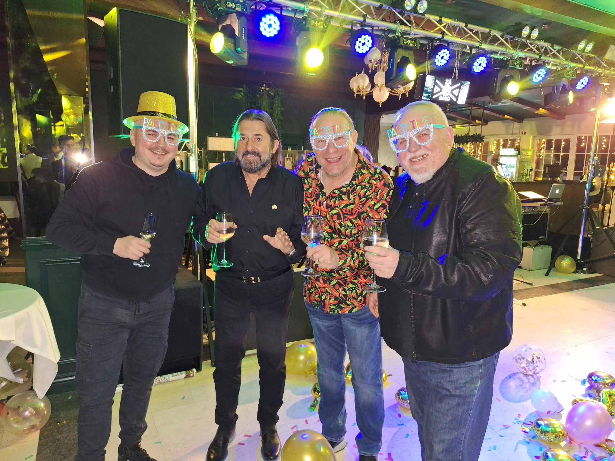 Gheorghe Gheorghiu împlinește astăzi 71 de ani. Petrecerea surpriză pusă la cale de fiica și soția sa, venite din Statele Unite. „Fiind Revelionul, cadouri nu prea primesc”