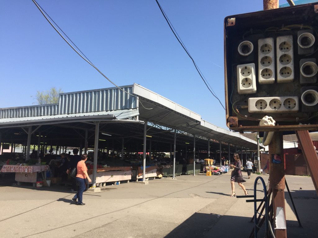 REPORTAJ: Lumea a treia în centrul Timișoarei, în fața unui super-centru de business. De la proiectul exemplu în arhitectură la nepăsare