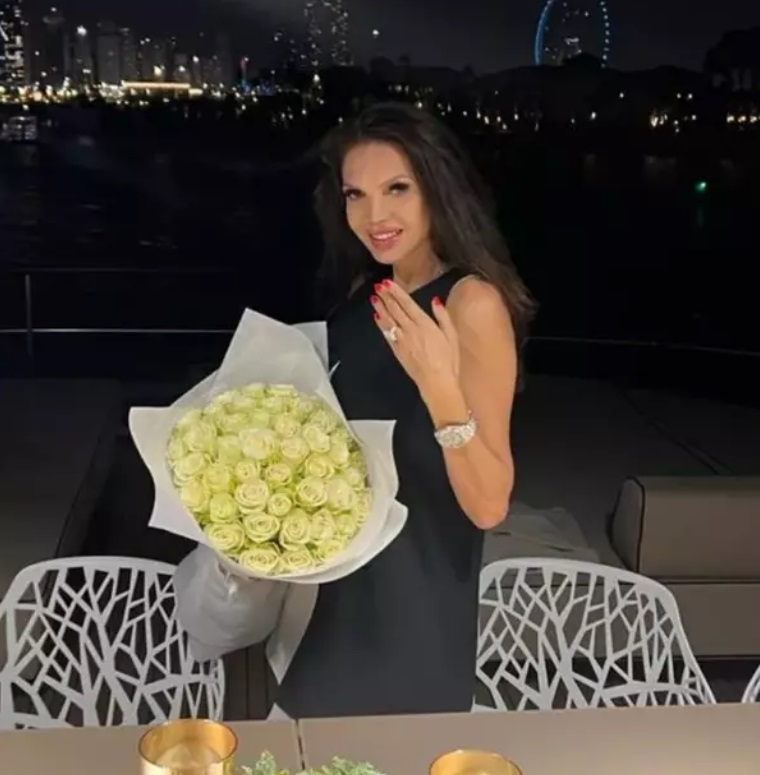 Cristina Spătar a fost cerută în căsătorie în Dubai: „Am spus da”. Primele imagini cu logodnicul și cu inelul primit