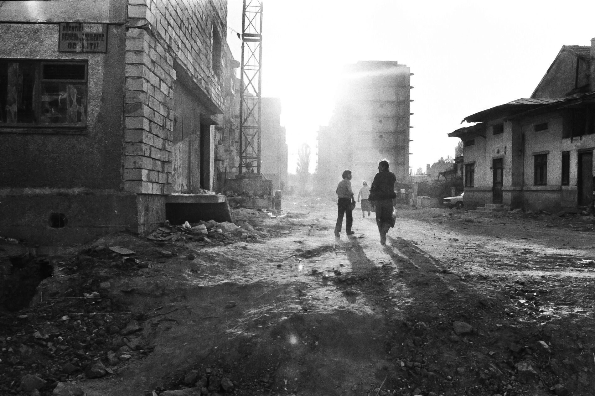 Bucureștiul liber de acum 30 de ani, fotografiat de un japonez aventurier: “Am văzut mulți oameni frumoși și liberi în acele zile”