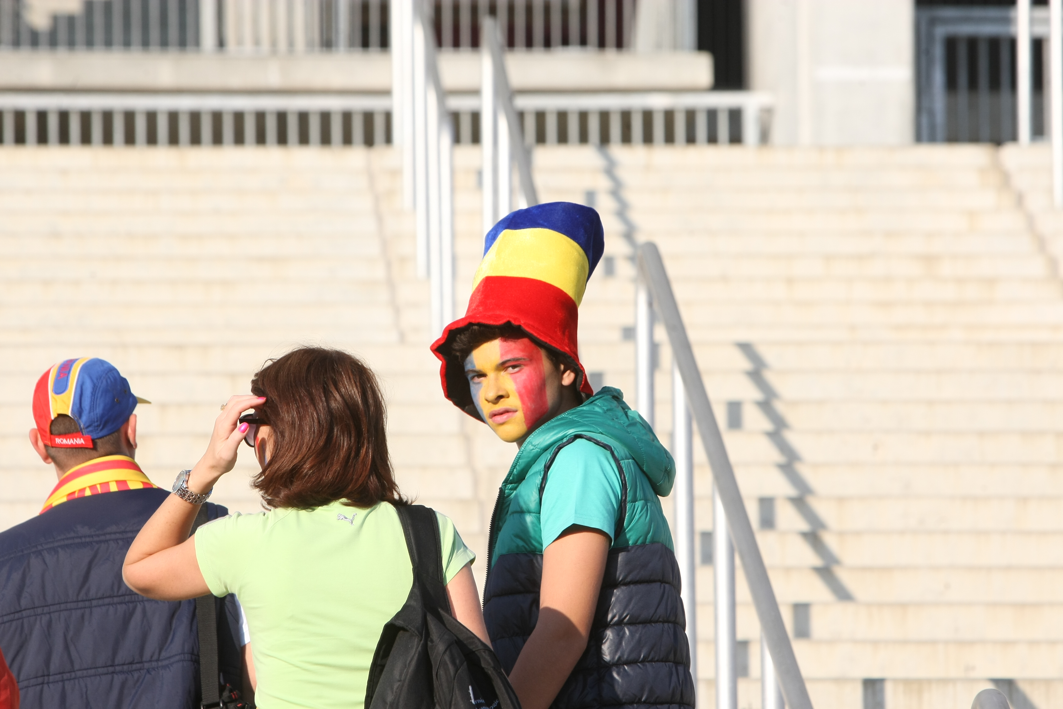 GALERIE FOTO / Jucătorii au ajuns la stadion. Suporterii români au făcut poze cu tricolorii