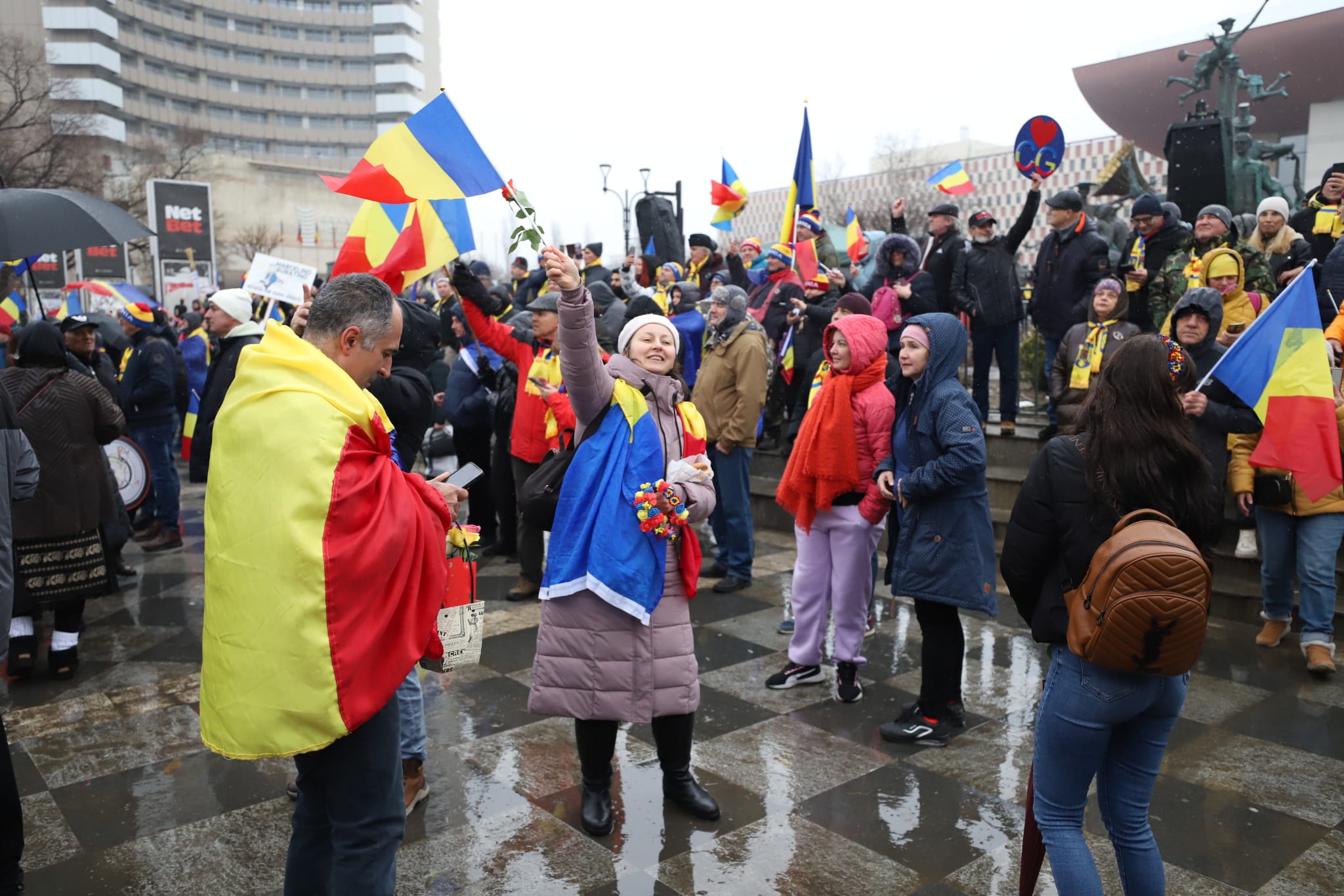 Străzi închise de poliție în ultima clipă în București, în timpul mitingului anunțat de AUR pe 1 martie