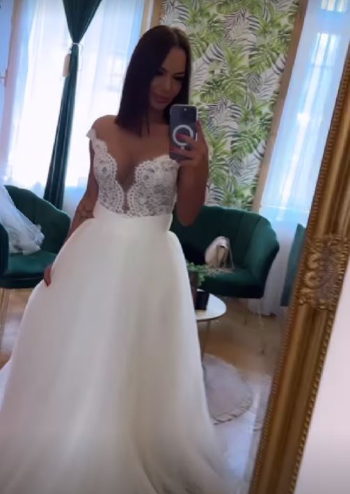 Andreea Antonescu a îmbrăcat rochia de mireasă la 5 luni după ce a născut: „Aștept părerea voastră”