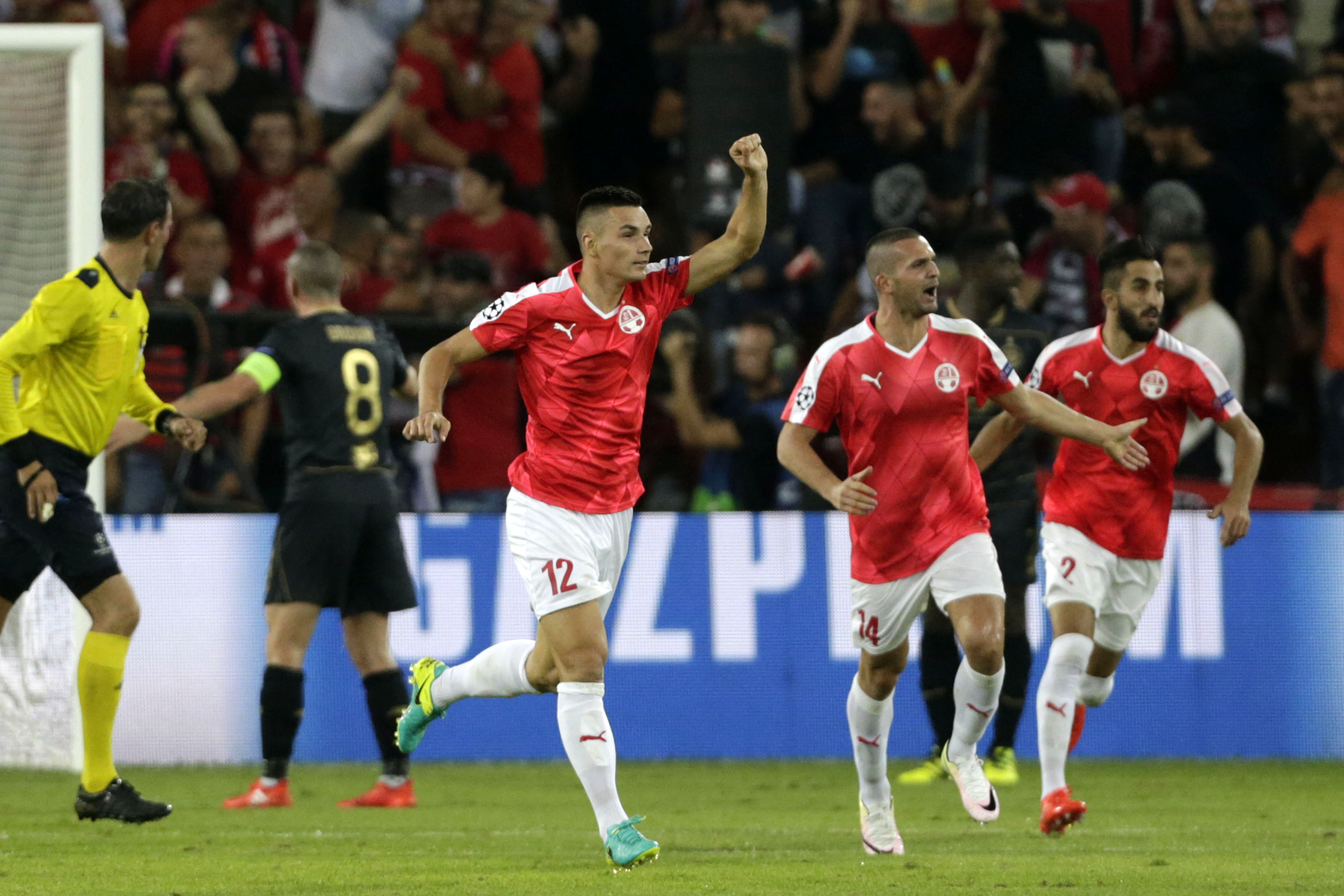 Liga Europa. Ovidiu Hoban a fost ales omul meciul Hapoel Beer Sheva - Inter Milano 3-2. Românul a făcut show și după joc! FOTO ÎN ARTICOL