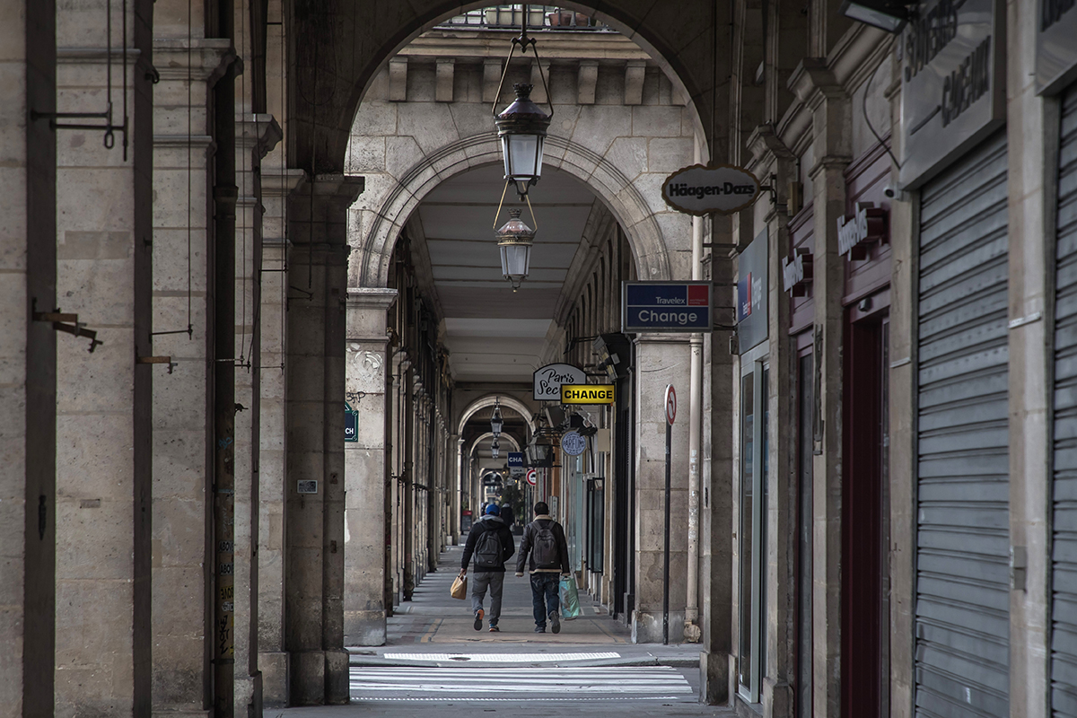 Parisul, dezolant în prima zi de lockdown. Mulți locuitori au părăsit capitala ca să scape de carantină