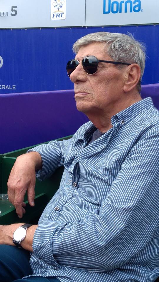 FOTO EXCLUSIV/ Mitică Popescu, apariție rară în public. Surprins pe o arenă sportivă, unde a depănat amintiri despre Cristian Țopescu