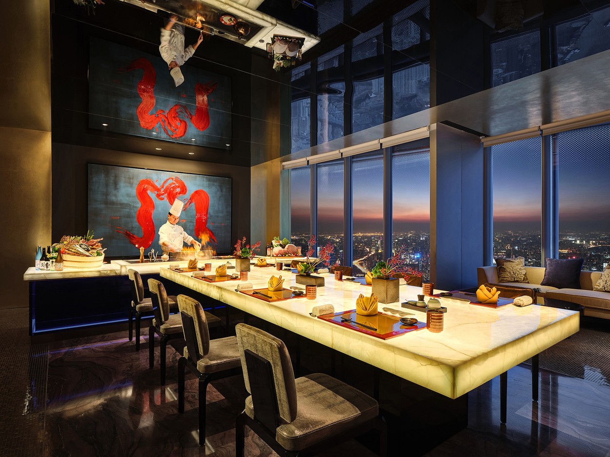 Cum arată „hotelul din nori”, inaugurat recent în China