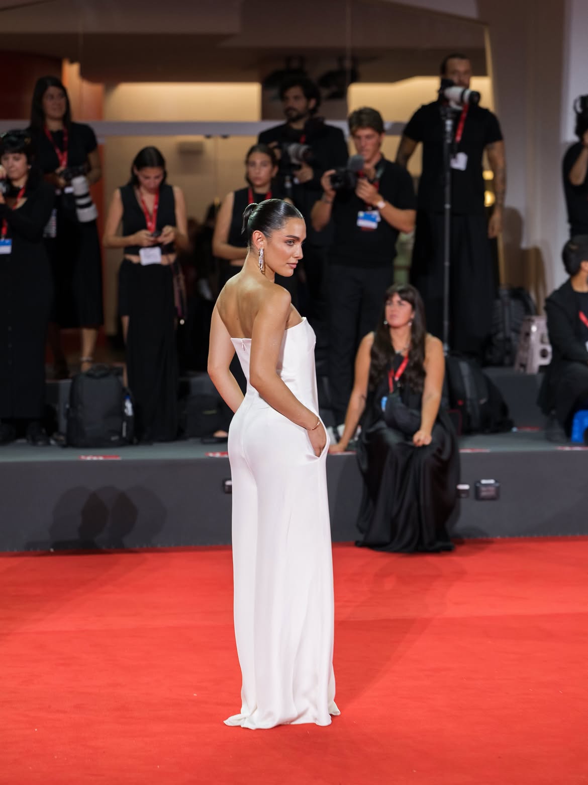 Cum a apărut Alexia Eram pe covorul roșu la Festivalul de Film de la Veneția