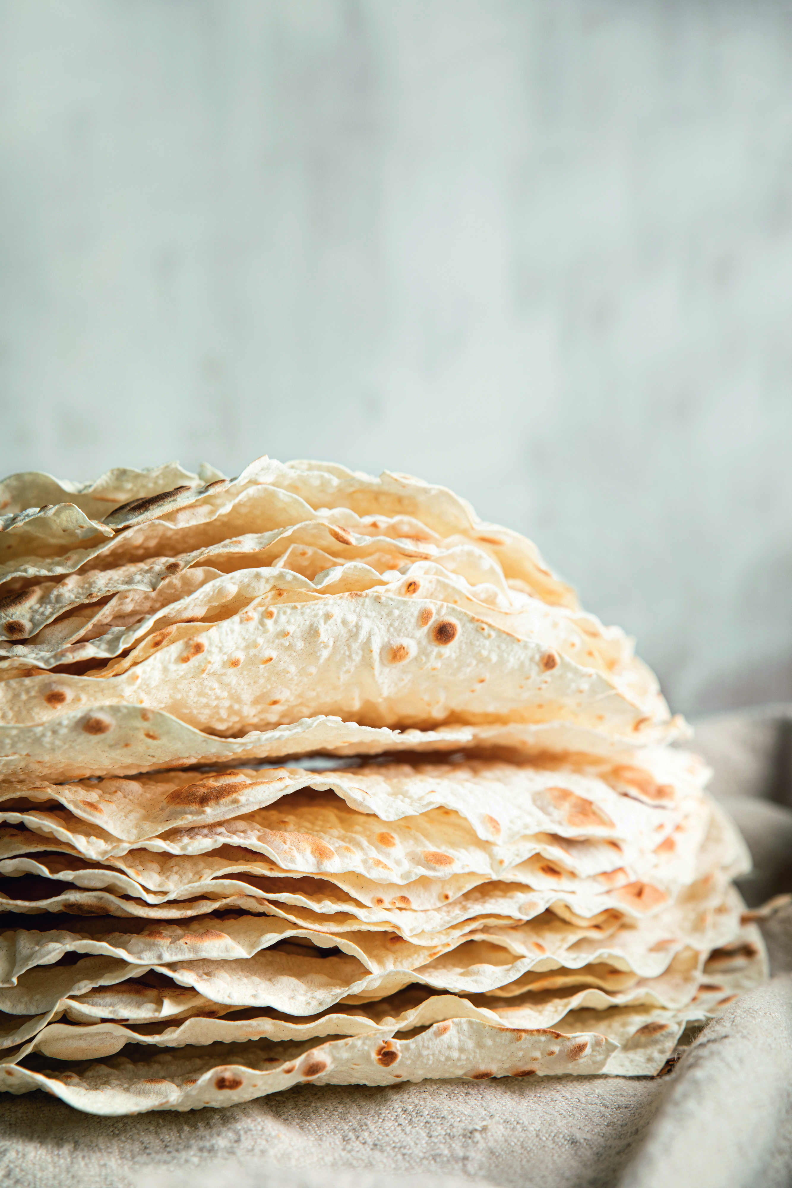 Povestea celei mai vechi pâini din lume. Unde a fost descoperită și ce istorie culinară a scos la iveală