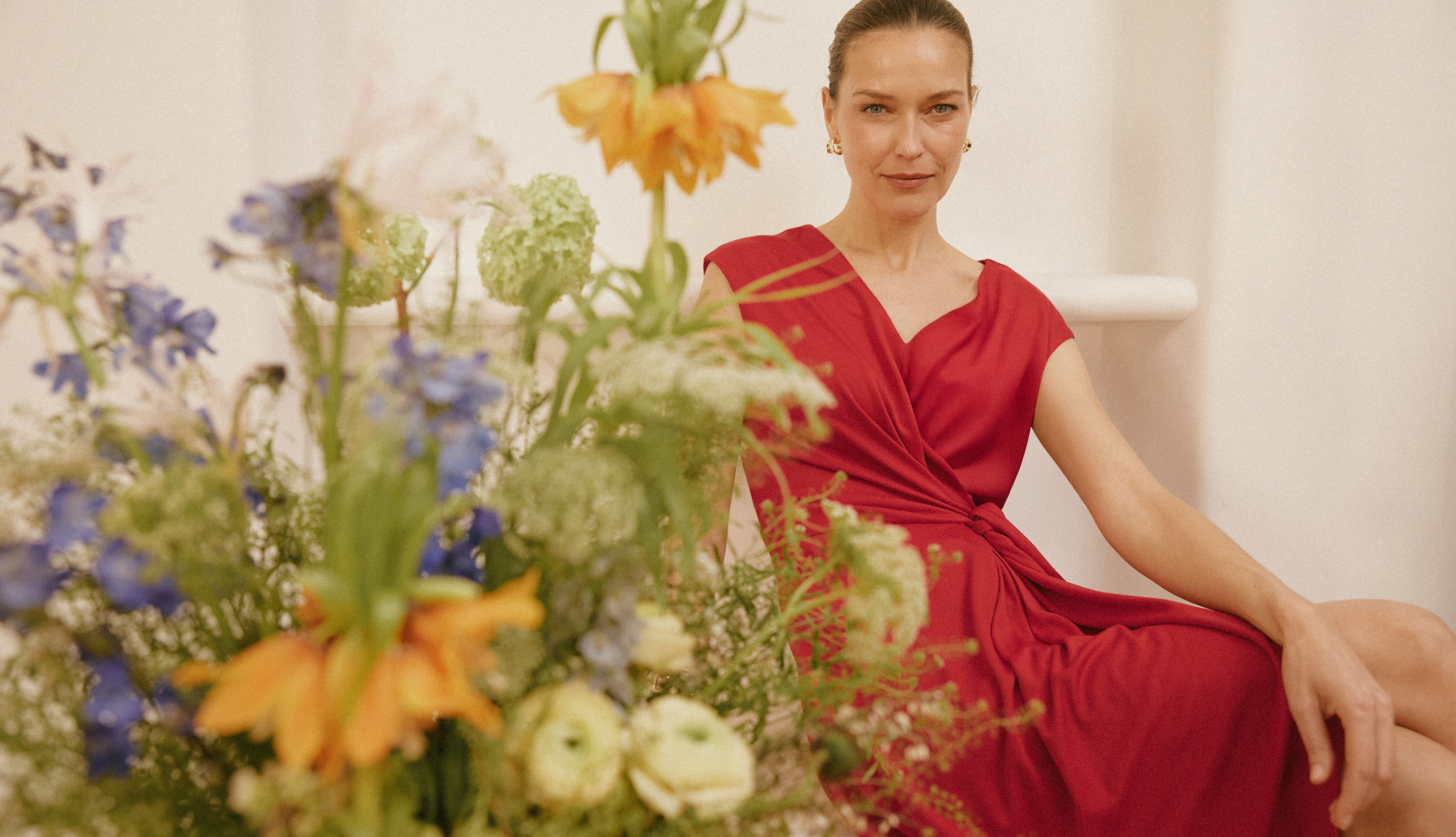 A színpaletta szintén a nőiesség sokszínűségét tükrözi