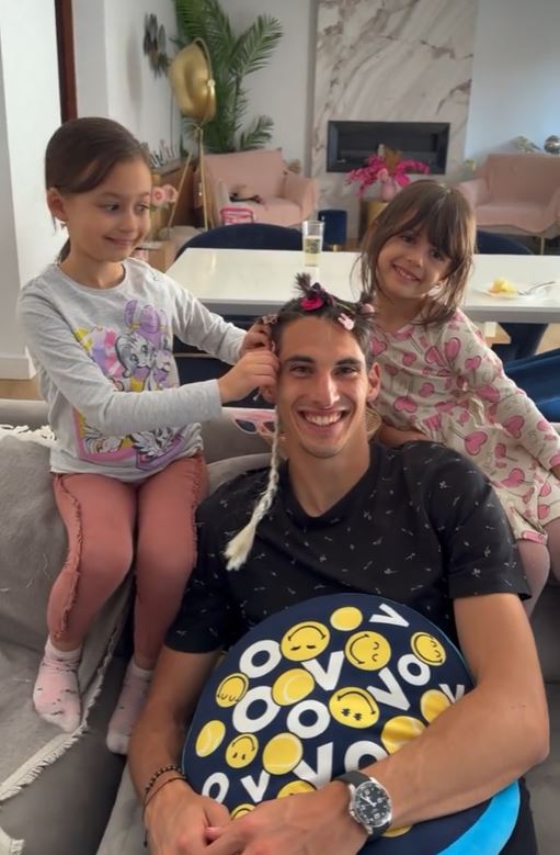 Relația specială pe care Victor Cornea o are cu fetițele Andreei Bălan. Jucătorul de tenis locuiește în casa artistei