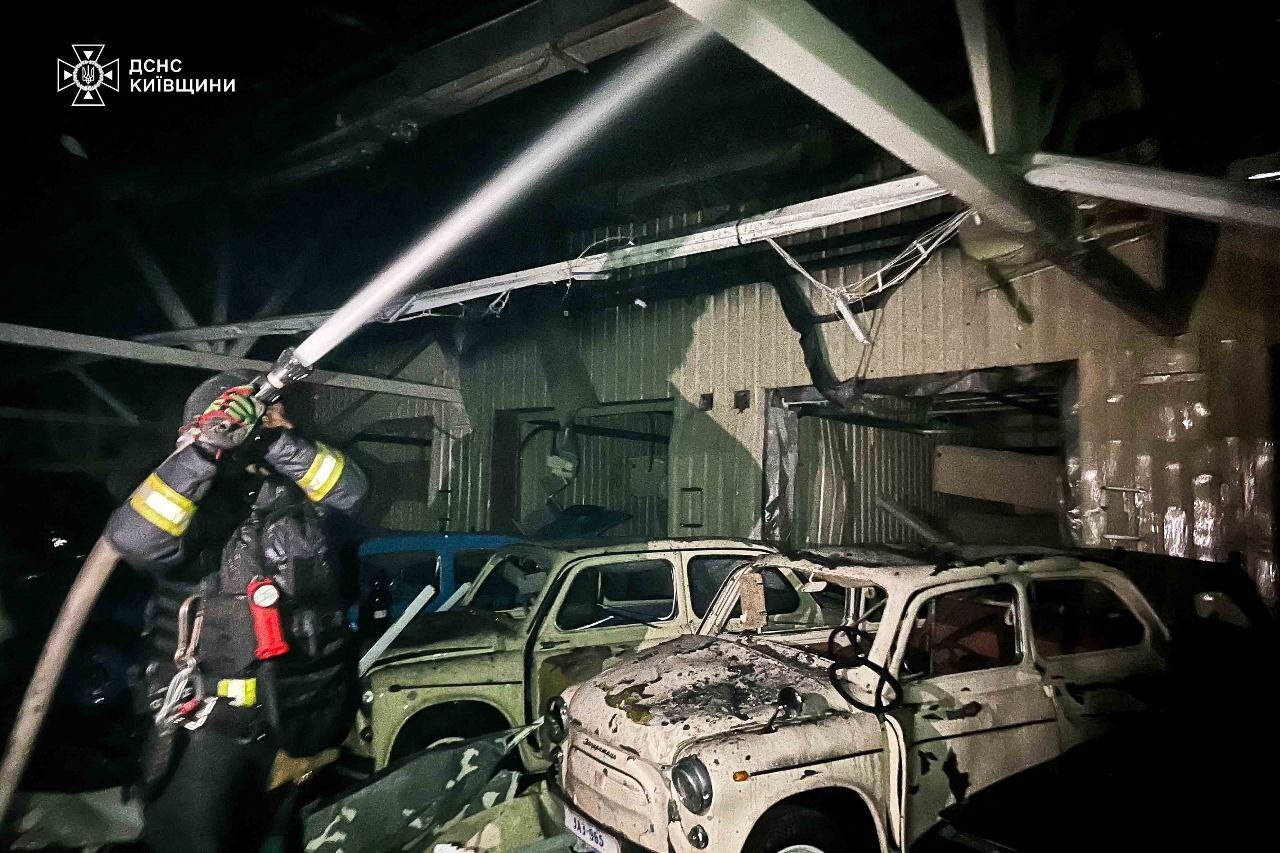 Rușii au lovit cu drone și au distrus în Kiev colecția de mașini de epocă a aliatului lor ucrainean, fostul președinte pro-rus Viktor Ianukovici