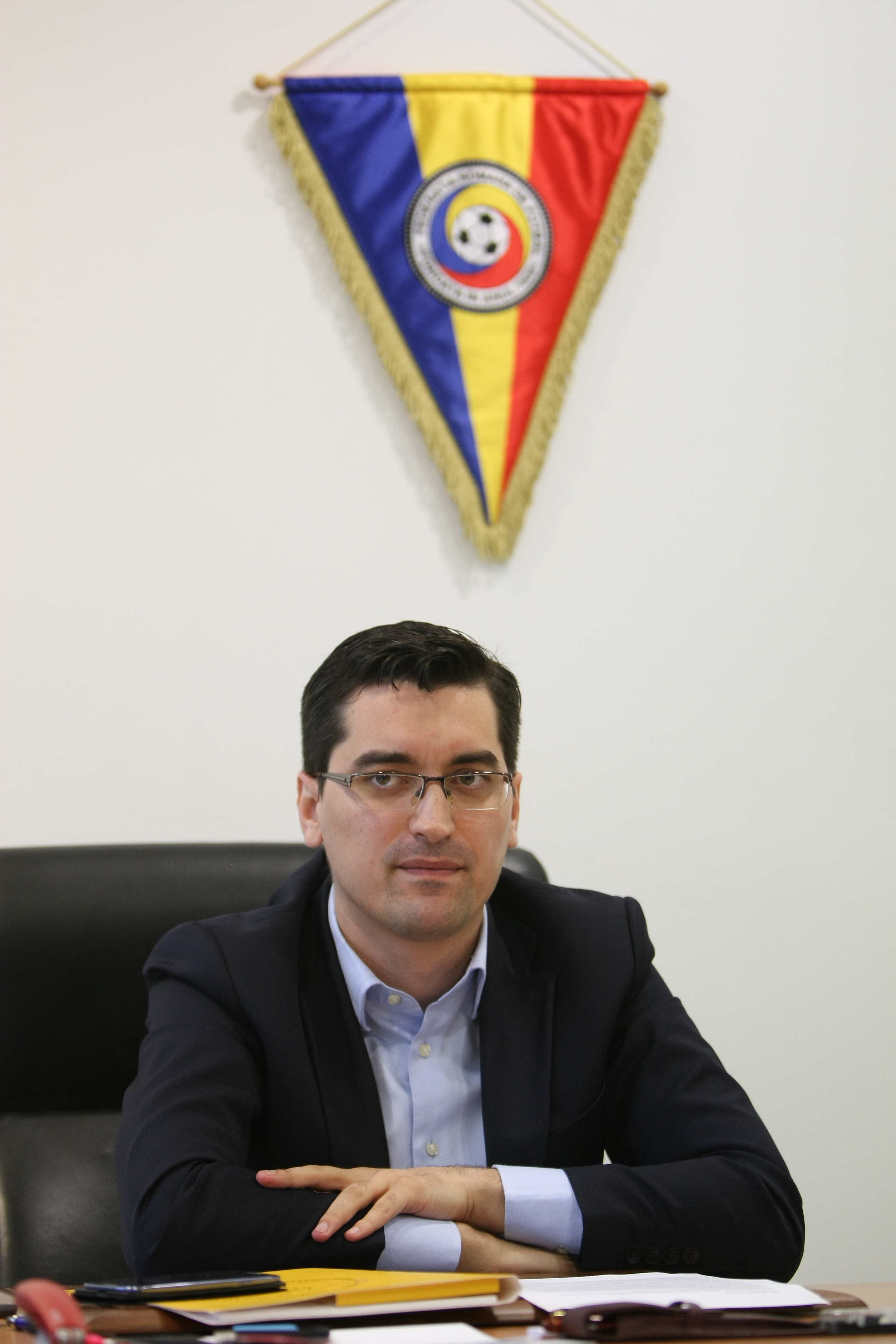 Iordănescu și-a asigurat buncărul de la Euro 2016: ”Nici măcar dronele nu vor zbura deasupra hotelului”. Burleanu: ”E inadmisibil ca o echipă din play-out să joace în Europa”. Ce face FRF cu insolvenții. Modelul sârb