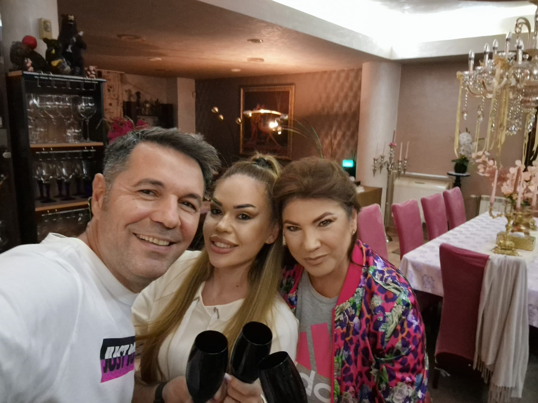Imagine rară cu fiica vitregă a Mihaelei Borcea. Beatrice are 26 de ani, iar fosta soție a lui Cristi Borcea a petrecut alături de ea. „Îți doresc să strălucești”