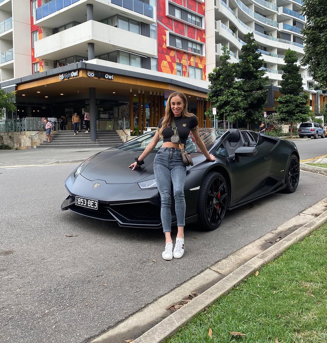 O vedetă de 37 de ani a murit după ce a căzut de la balconul unui apartament. Primele declarații ale familiei: De ce se afla Courtney Mills în Bali
