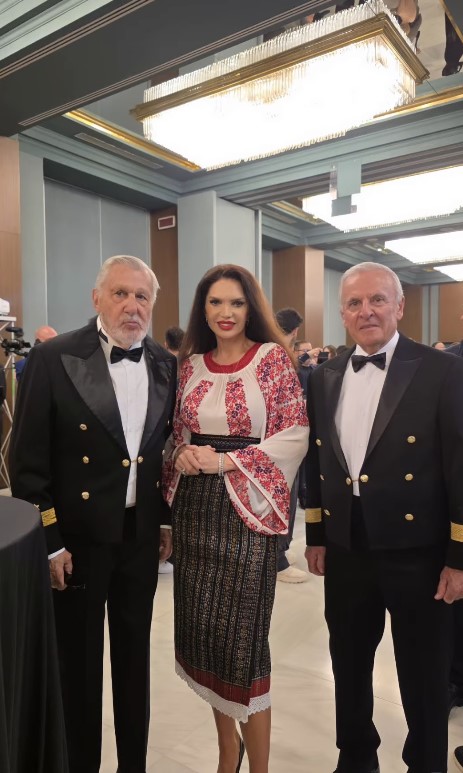 Cum a fost surprinsă Cristina Spătar alături de Ilie Năstase la Milano. Declarațiile făcute de artistă: „Sper ca Dumnezeu să ne ofere cel mai frumos an posibil”