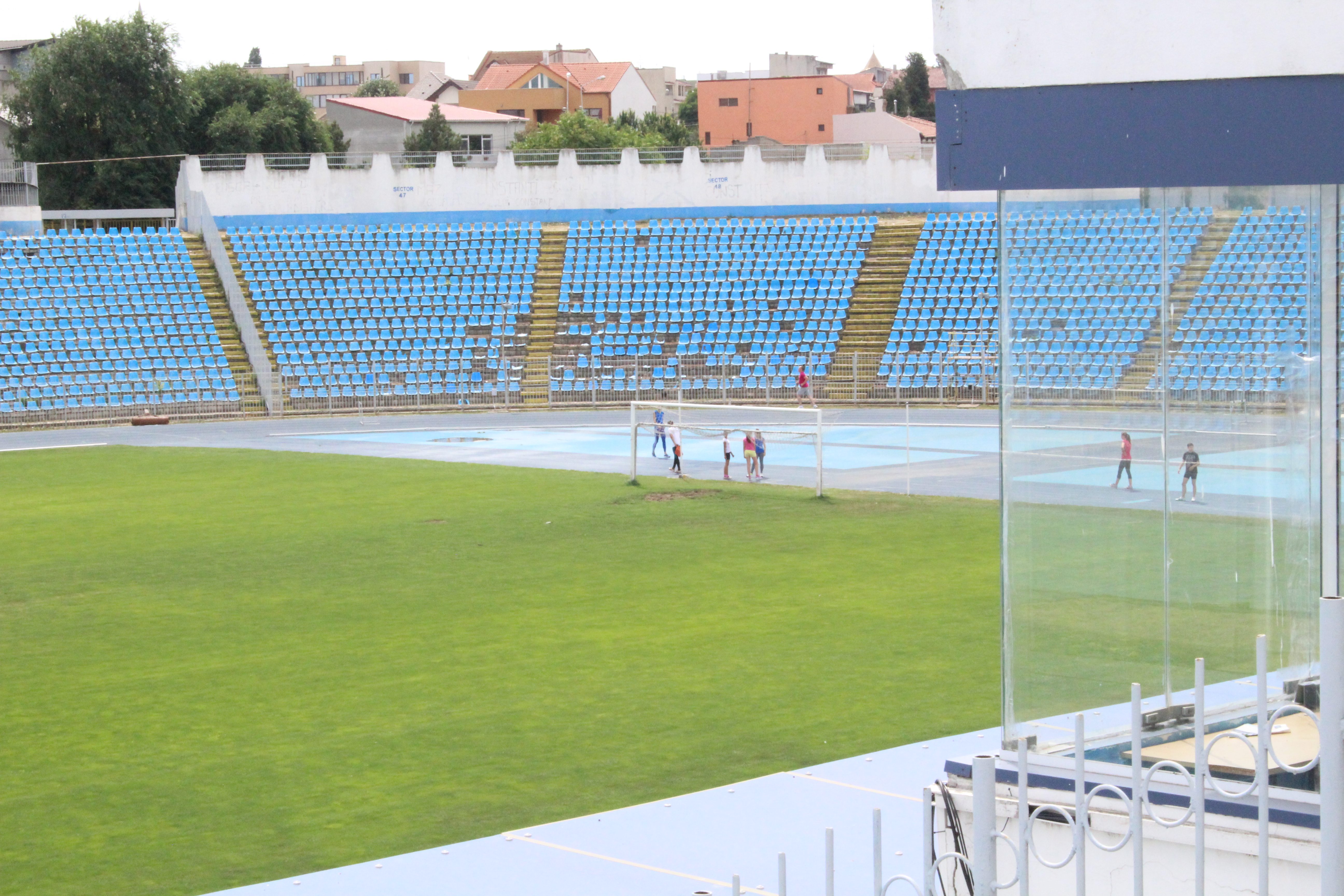 Supercupa de pe 8 iulie, pe un stadion ca după bombardament / FOTO
