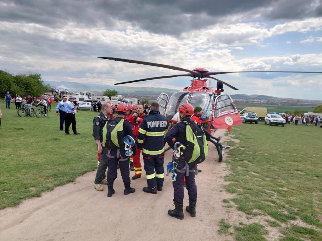 Misiune de salvare dificilă în Alba, după ce doi copii s-au răsturnat cu ATV-ul într-o râpă. Care e starea victimelor