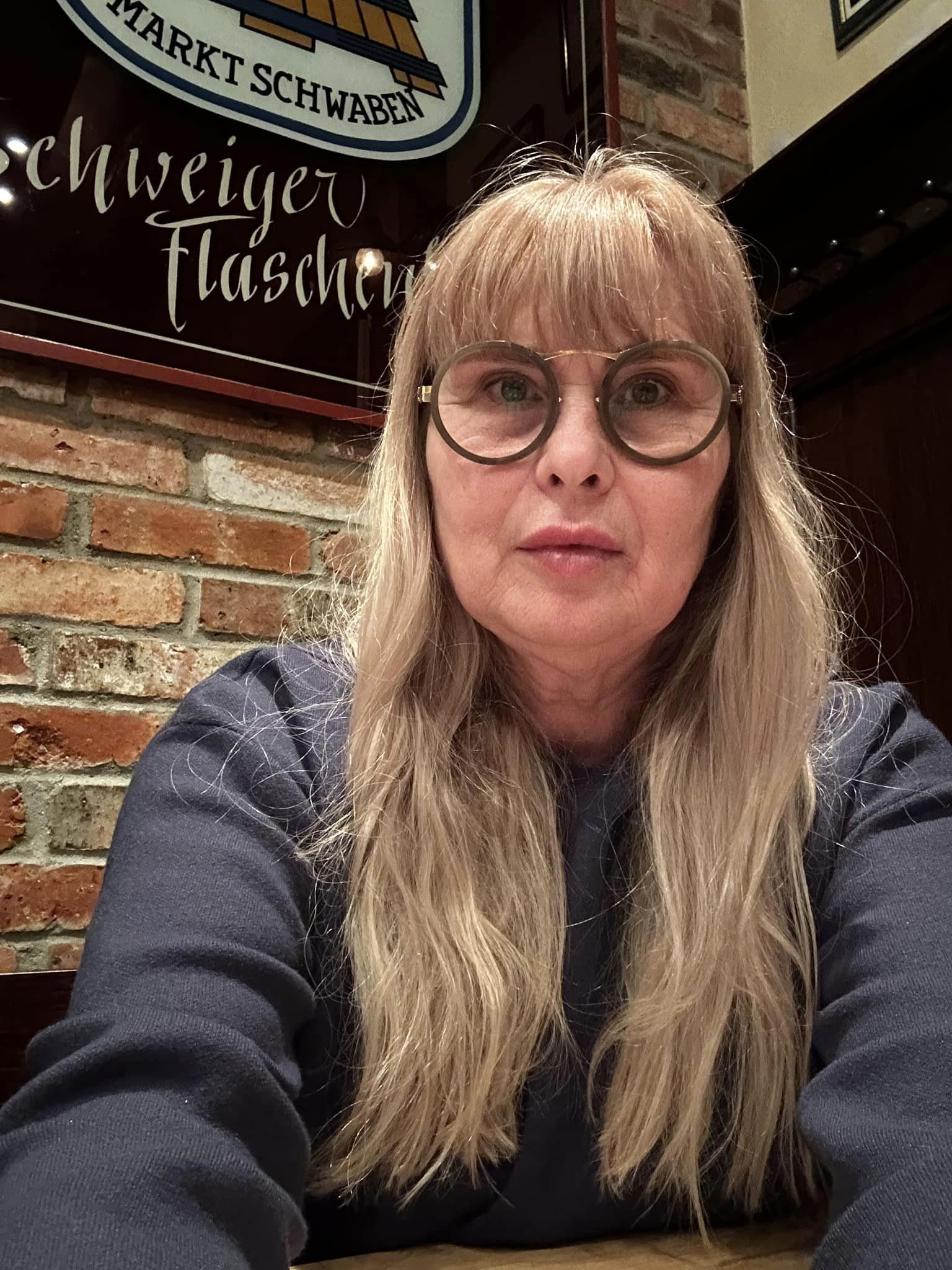 Mariana Pfeiffer, prima soție a lui Laurențiu Reghecampf, apariție surprinzătoare la cununia civilă a fiului ei. Cum arată la 56 de ani