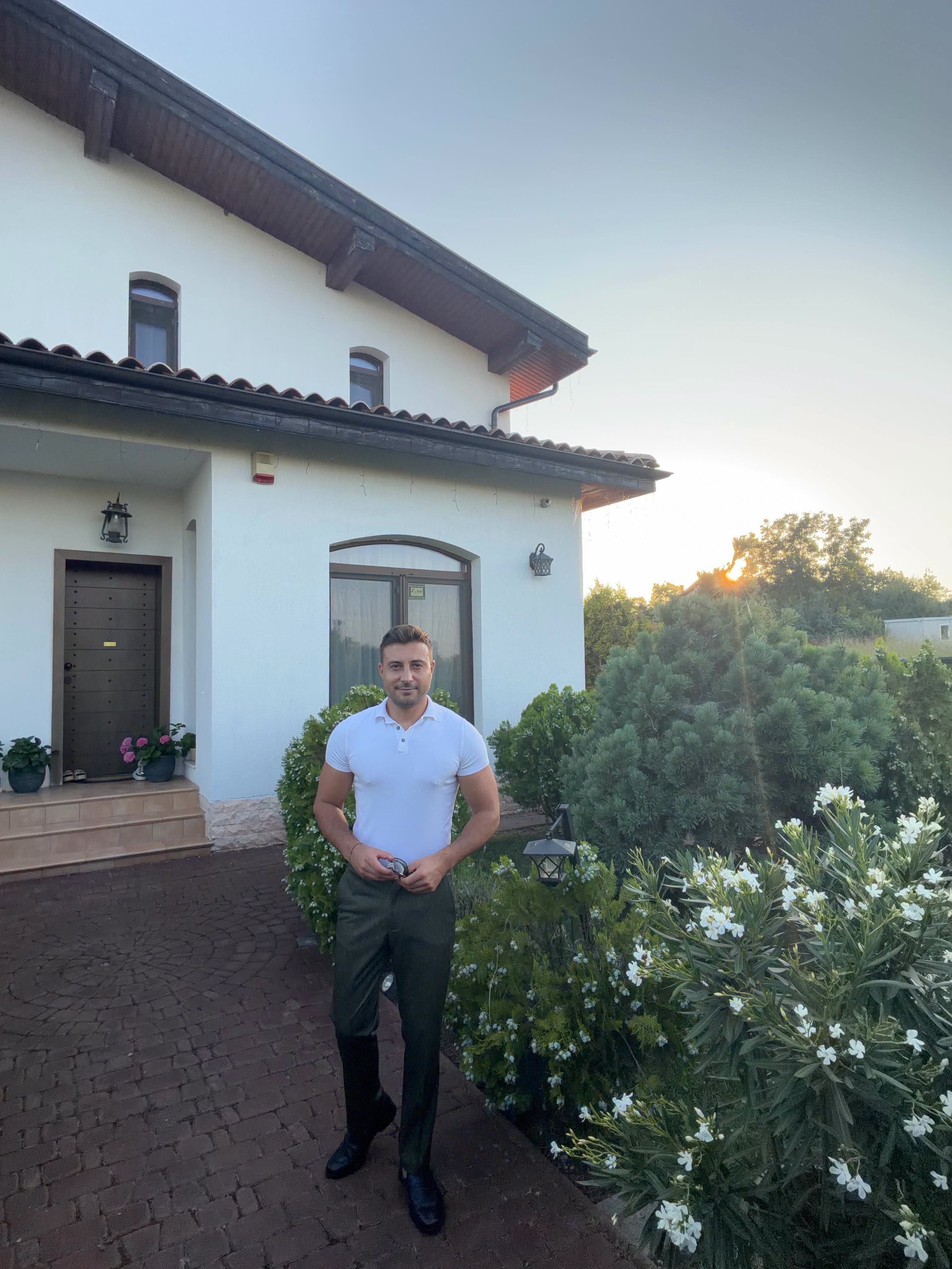 Valentin Sanfira a vrut să își vândă casa după divorțul de Codruța Filip