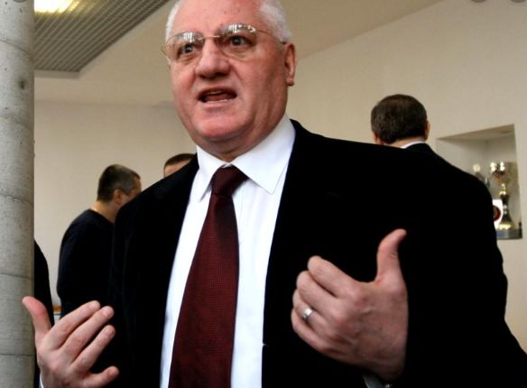 Mitică Dragomir merge zilnic la sală: „Eu nu trag de fiare”. La cei 78 de ani ai săi, obișnuiește și să meargă pe jos, sâmbăta, în parc