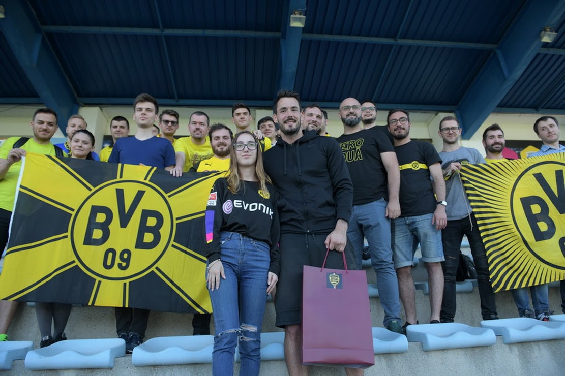 GALERIE FOTO / Roman Bürki, portar la Borussia Dortmund, a fost în România pentru a-i ajuta pe copiii români