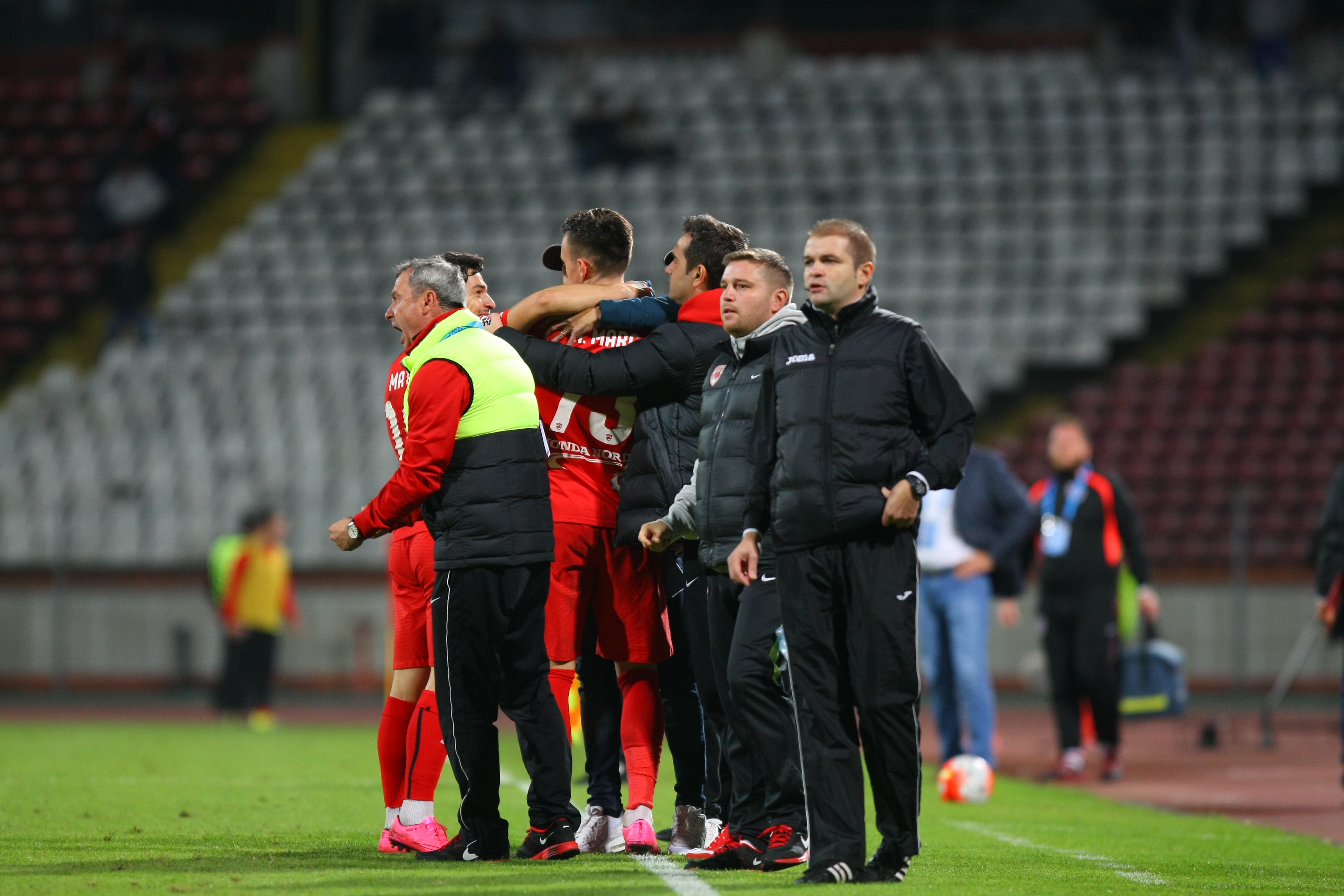 LIGA I LA FOTBAL, etapa a 14-a / Scandal după meciul Dinamo - ASA Tîrgu Mureș 2-1. ^Ardelenii protestează oficial printr-un comunicat în care reclamă un ”fault evident și lipsă de fair-play”! GALERIE FOTO