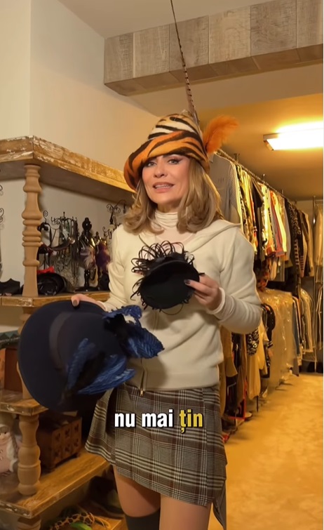 Imagini din casa Adinei Buzatu, care muncește de la 14 ani. Are un dormitor decorat extravagant, cu tapet, și un dressing spectaculos