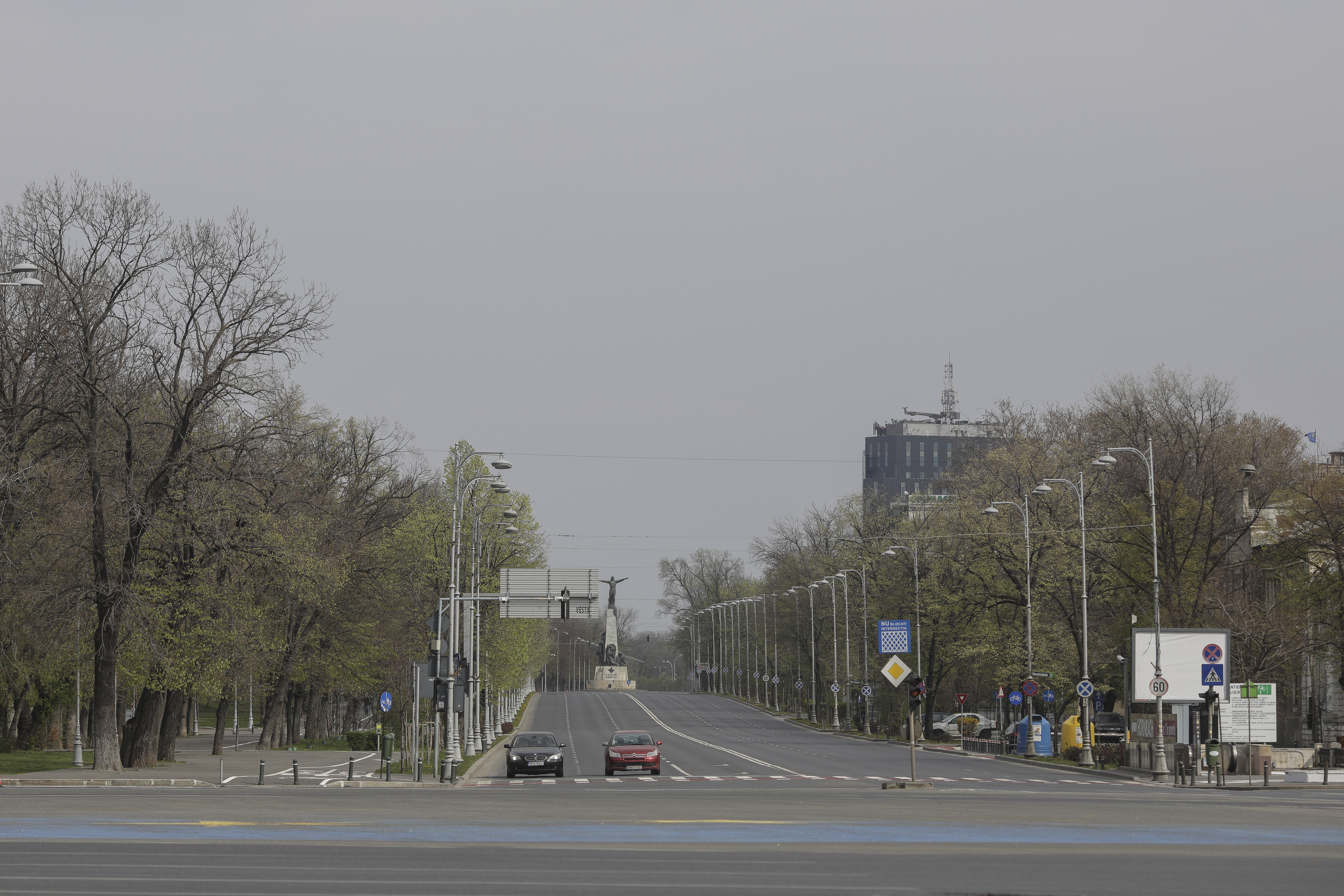 Orașul-fantomă. Cum arăta Bucureștiul duminică la prânz. GALERIE FOTO
