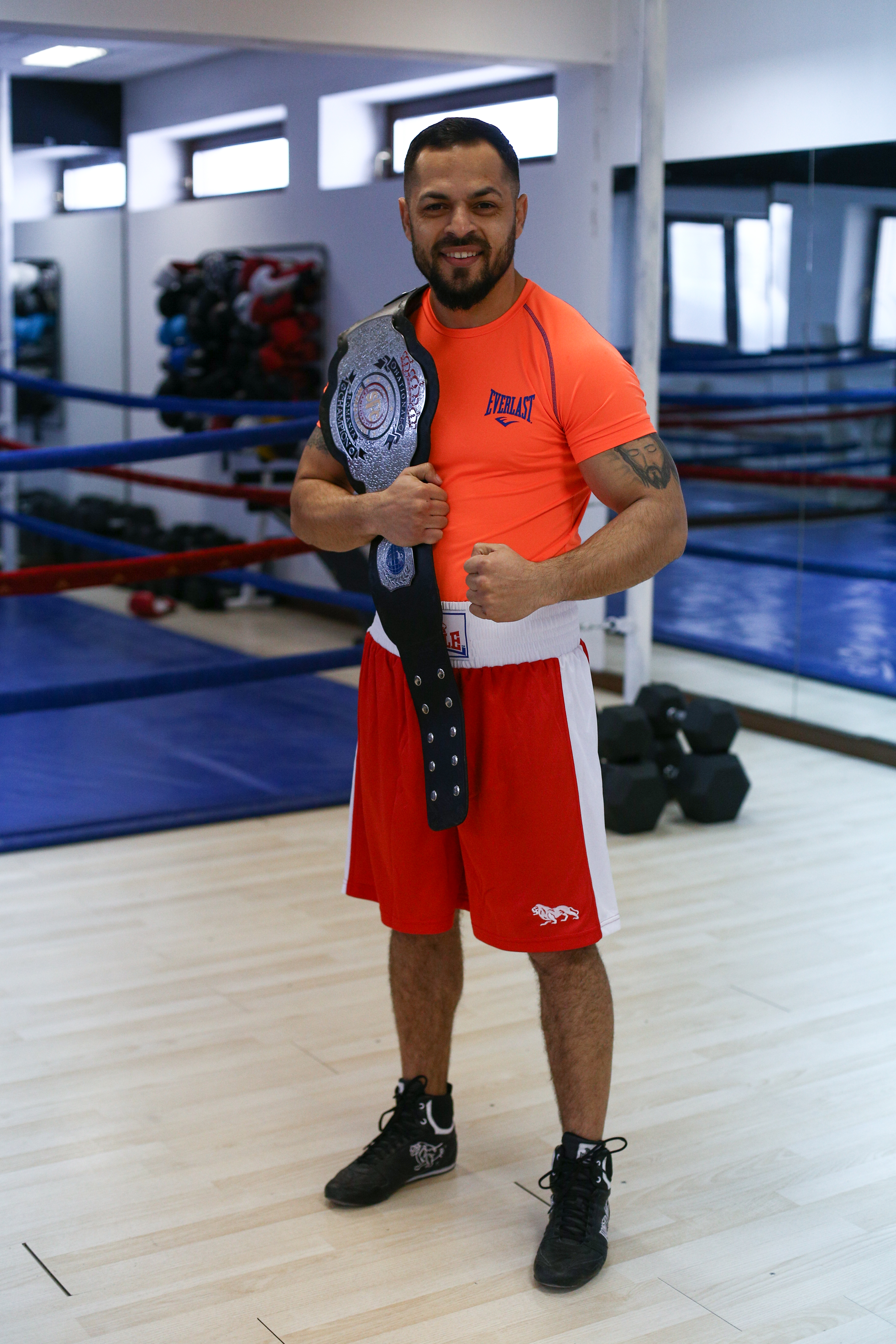 Robert Cristea promite show la gala de box profesionist de la Oradea. Își apără titlul național la semimijlocie: ”Mă bat cu oricine” | FOTO&VIDEO