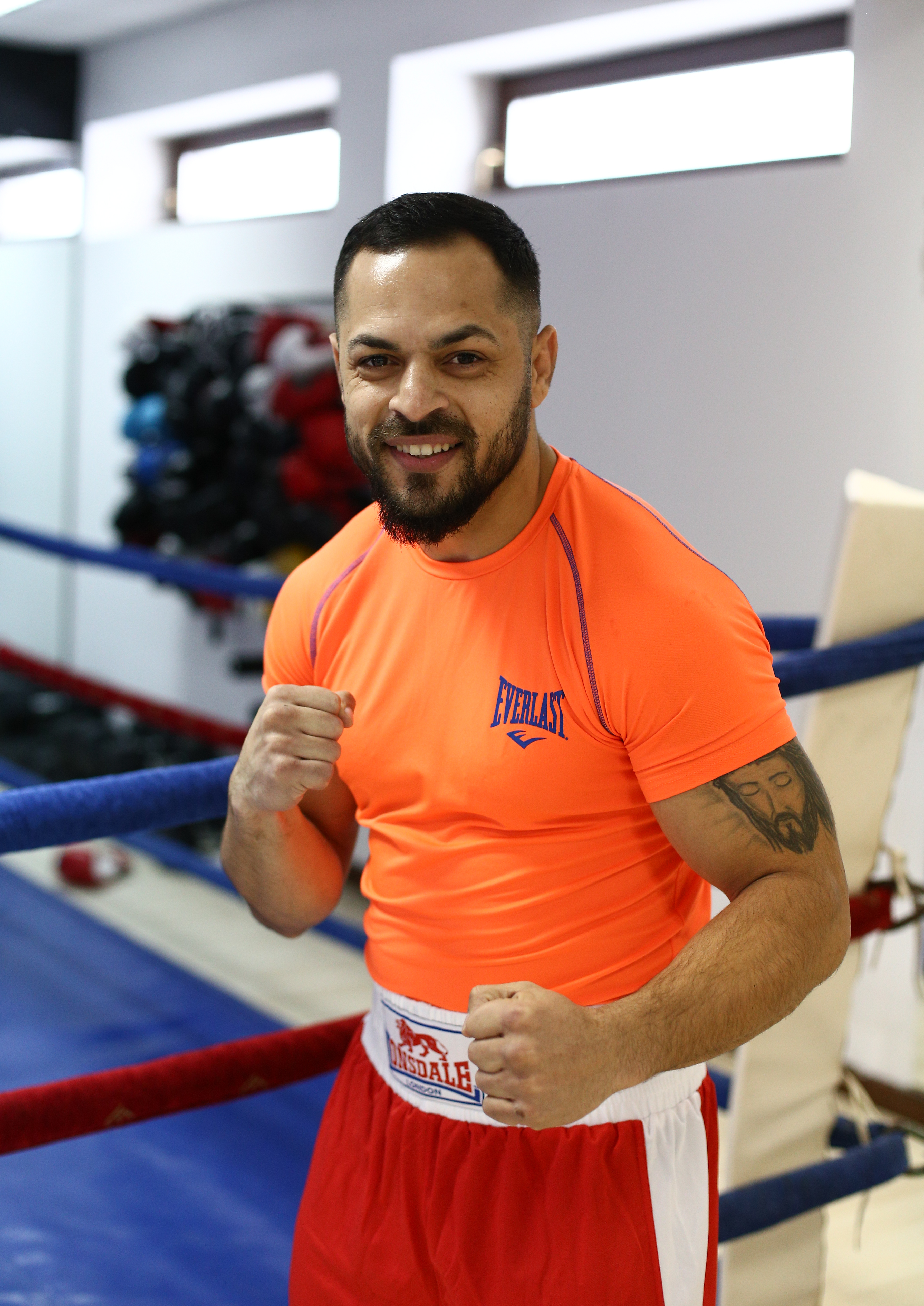Robert Cristea promite show la gala de box profesionist de la Oradea. Își apără titlul național la semimijlocie: ”Mă bat cu oricine” | FOTO&VIDEO