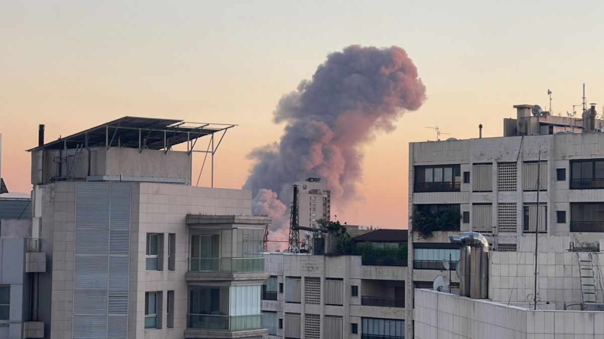 Bombardamente puternice în suburbiile capitalei libaneze Beirut. Israelul anunță că a vizat sediul central al Hezbollah