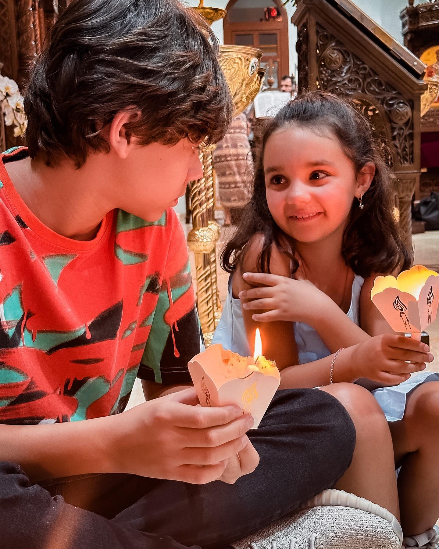 Imagini din vacanța familiei Măruță în Dubai. Au mers la o biserică ortodoxă română în noaptea de Paște