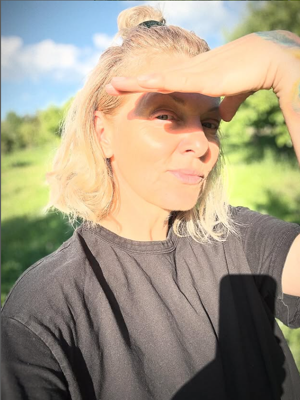 Cum a apărut Sofia, fiica lui Dragoș Bucur și a Danei Nălbaru, în curtea de la țară a părinților ei. „Surpriză!”