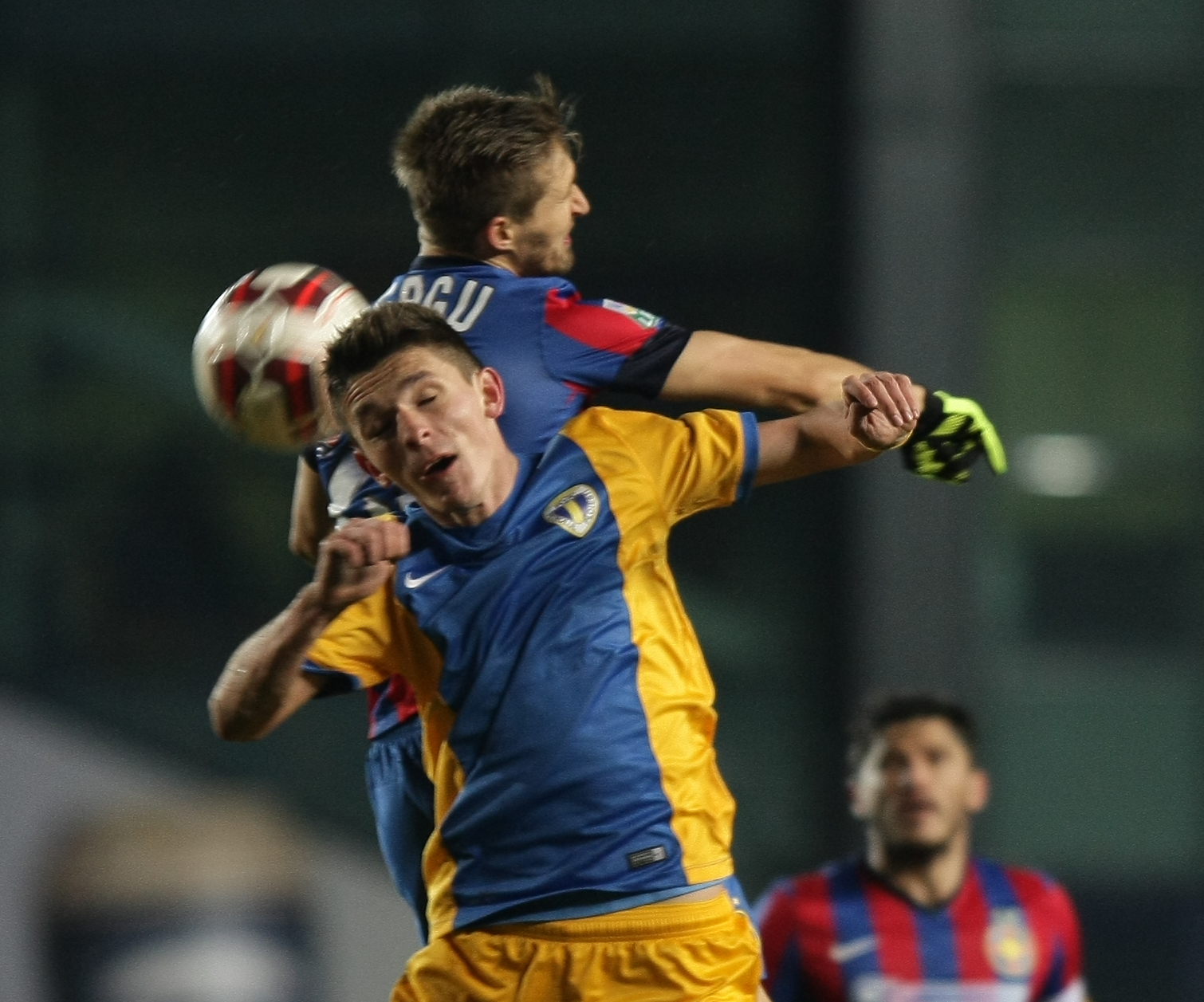Cupa României, semifinale: PETROLUL - STEAUA 1-1. Arbitru ComănesKO / VIDEO