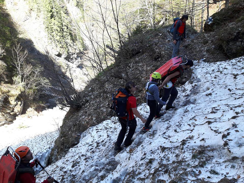 Femeia și copilul care au căzut pe traseul Jepii Mici din Bucegi au fost găsiți de salvamontiști