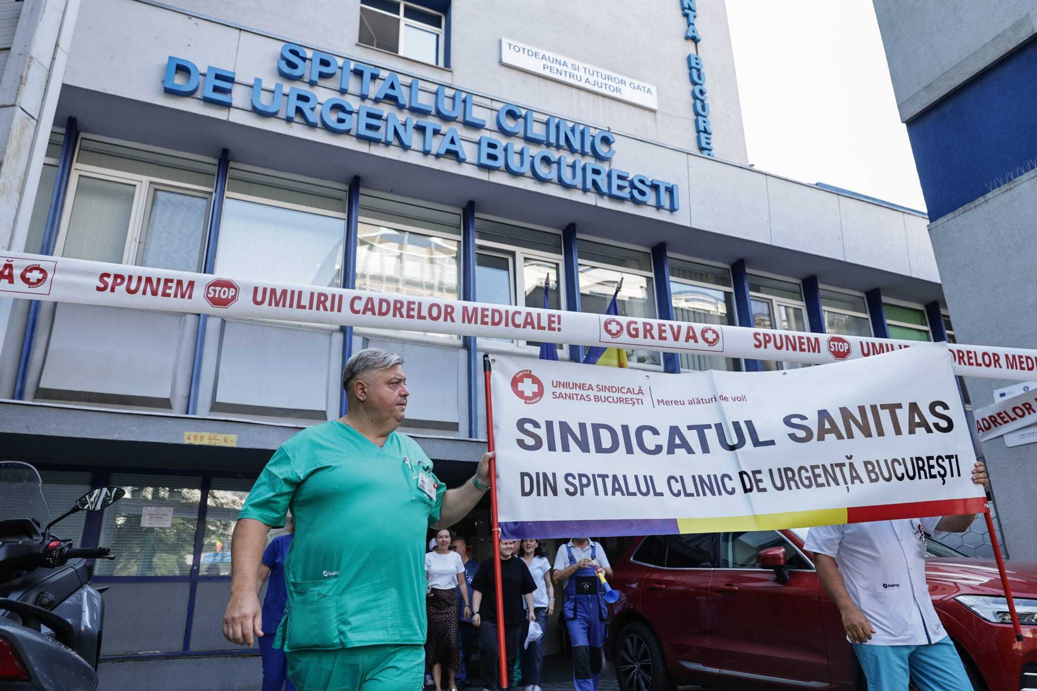 Grevă de avertisment organizată de Sanitas. Noua lege a salarizării propusă de Guvernul Bolojan, sursa nemulțumirilor: „Sporul pentru turele de noapte este o bătaie de joc”