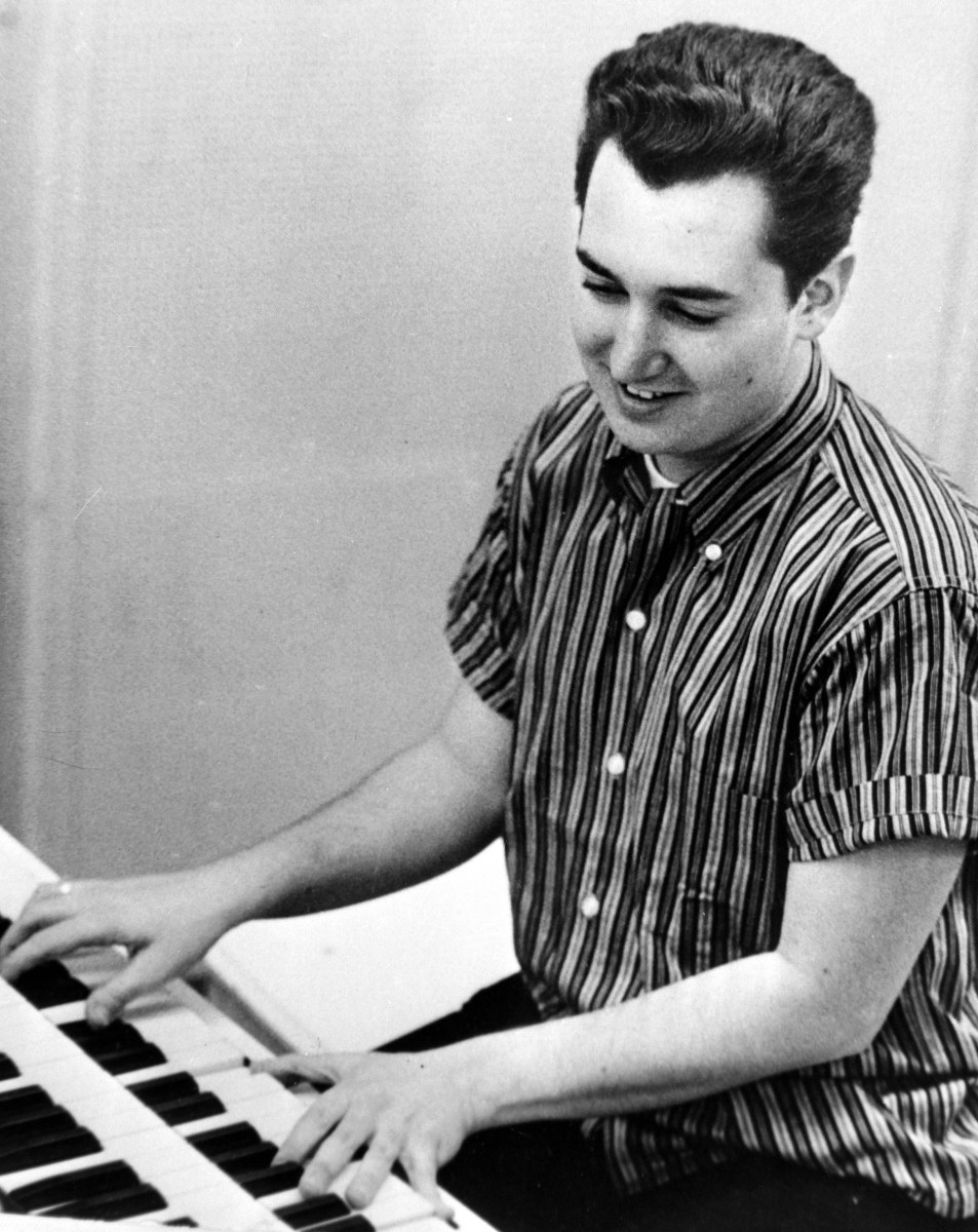 Neil Sedaka a murit la 86 de ani. Autorul hiturilor „Oh, Carol”, „Calendar Girl” și „Breaking Up Is Hard to Do” a fost o legendă a muzicii anilor ’50-’70