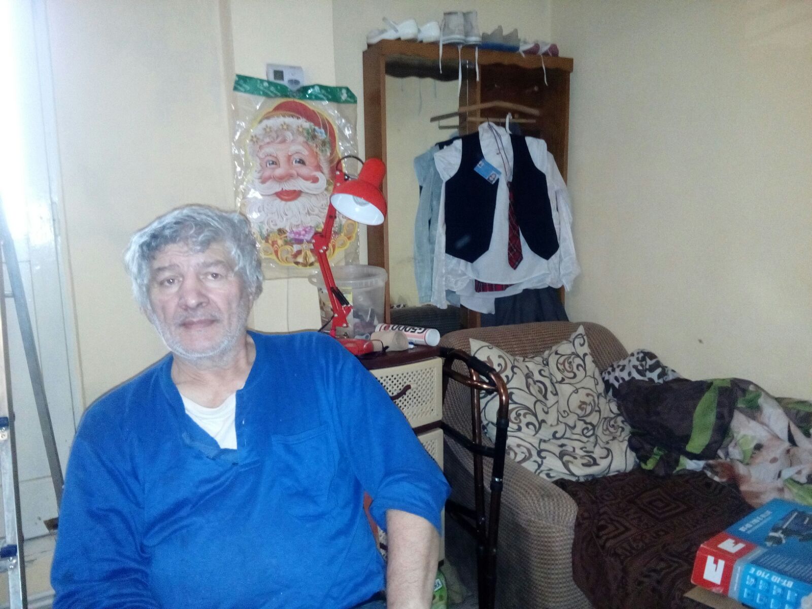 REPORTAJ/Doi bunici îşi cresc cu dăruire nepoatele, ca să nu simtă lipsurile: "Eu pot bea apă în loc să mănânc"|FOTO