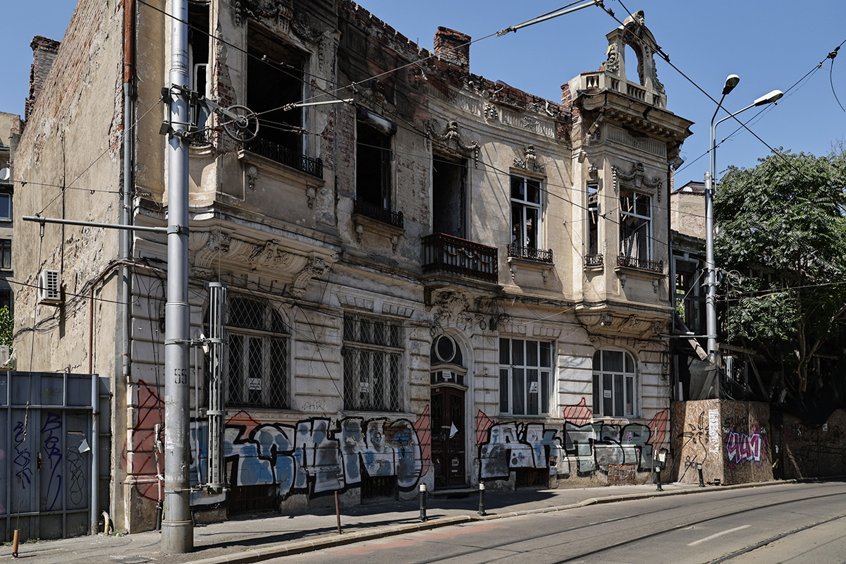 Zona veche din Calea Moșilor a îmbătrânit urât. Strada arată ca după un dezastru apocaliptic