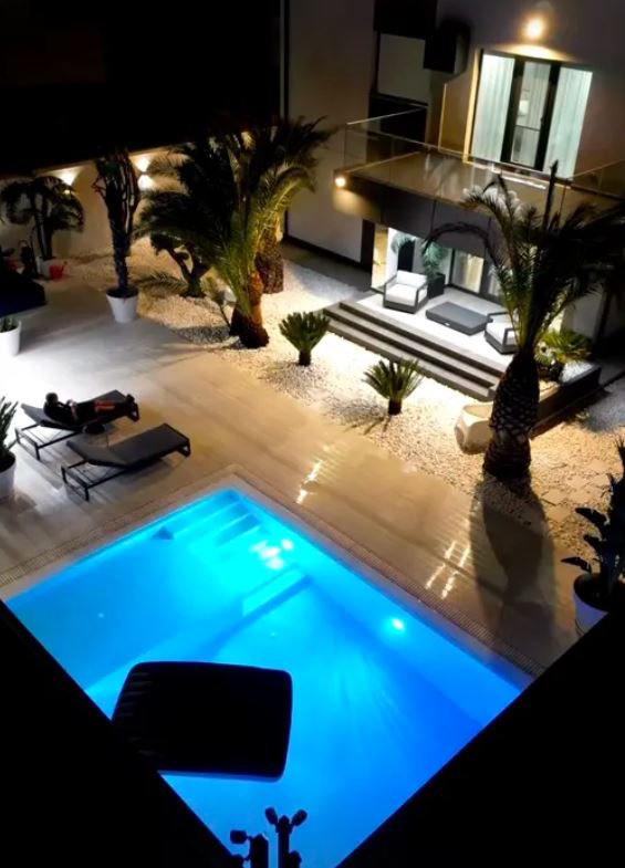 Imagini din curtea lui Dorian Popa. A investit mii de euro pentru a avea propriul paradis acasă