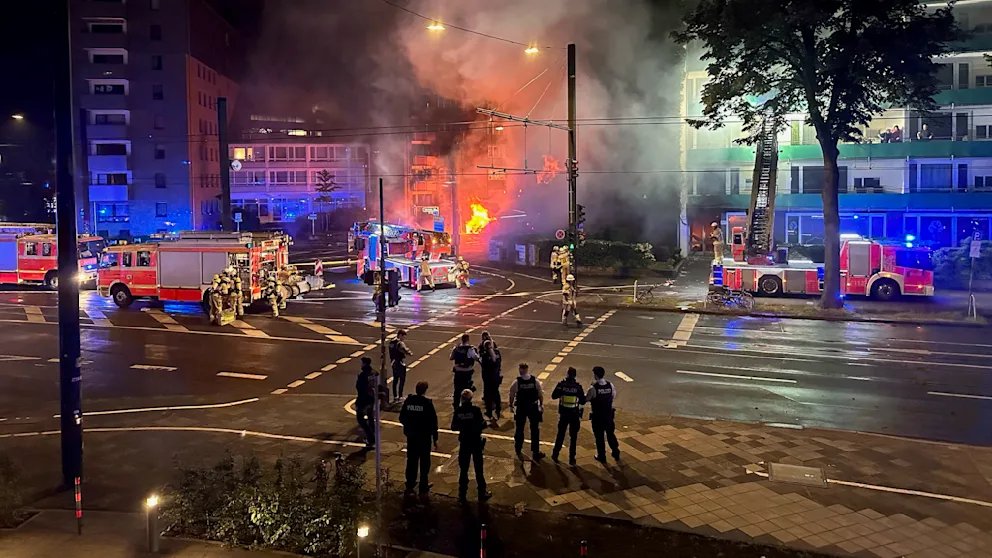 Trei morți și 16 răniți, într-o explozie la parterul unui bloc din Dusseldorf: „Parcă a fost o bombă!”