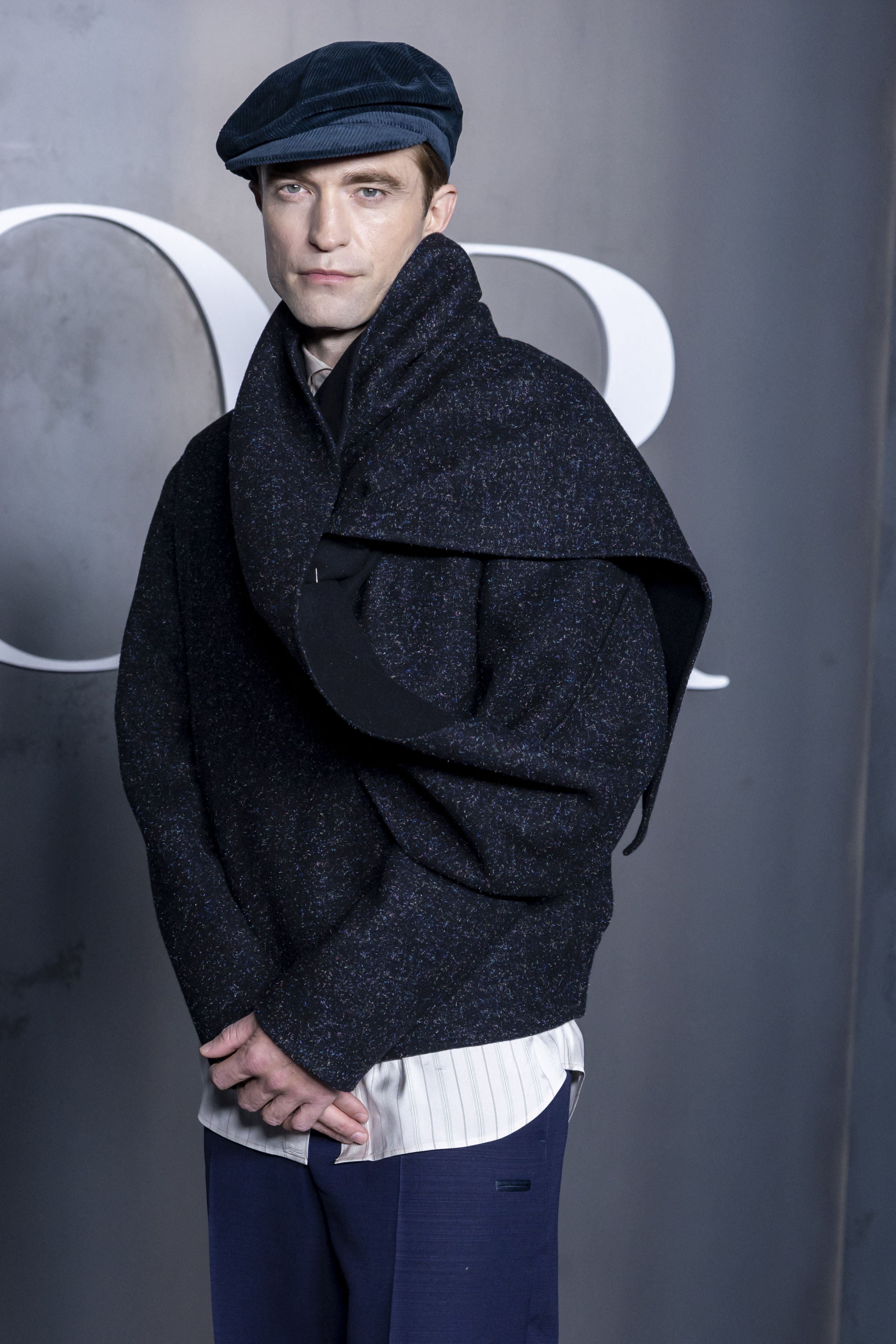 Interviu exclusiv cu Robert Pattinson despre „Mickey 17”, noul film în care apare. Ce spune despre regizorul Bong Joon Ho și actrița Naomi Ackie