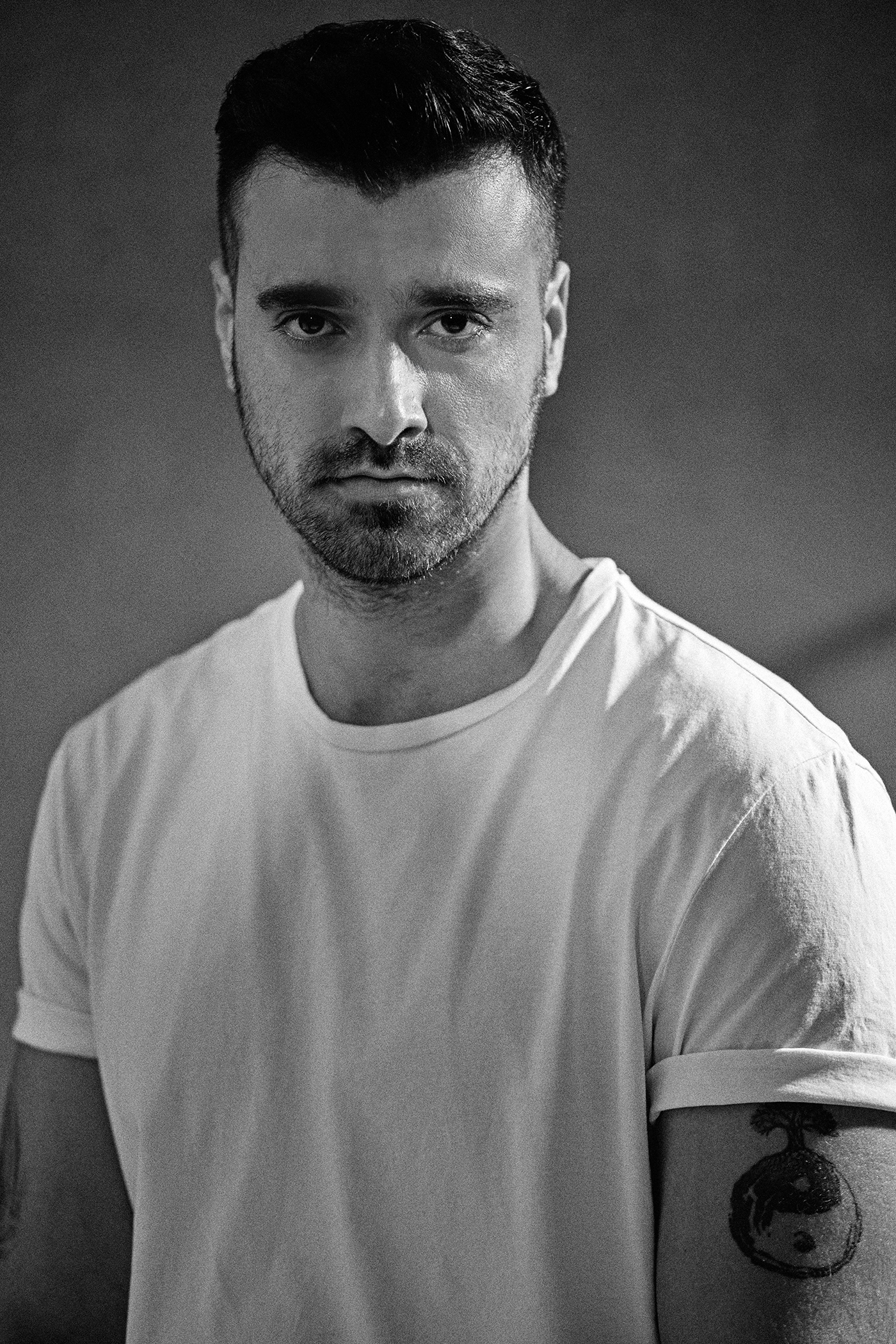 Liviu Teodorescu, despre mesajul din piesa „Un minut”: „Foarte mulți oameni stau în relații toxice, din diverse motive. Își găsesc scuze ca să își justifice stările rele”