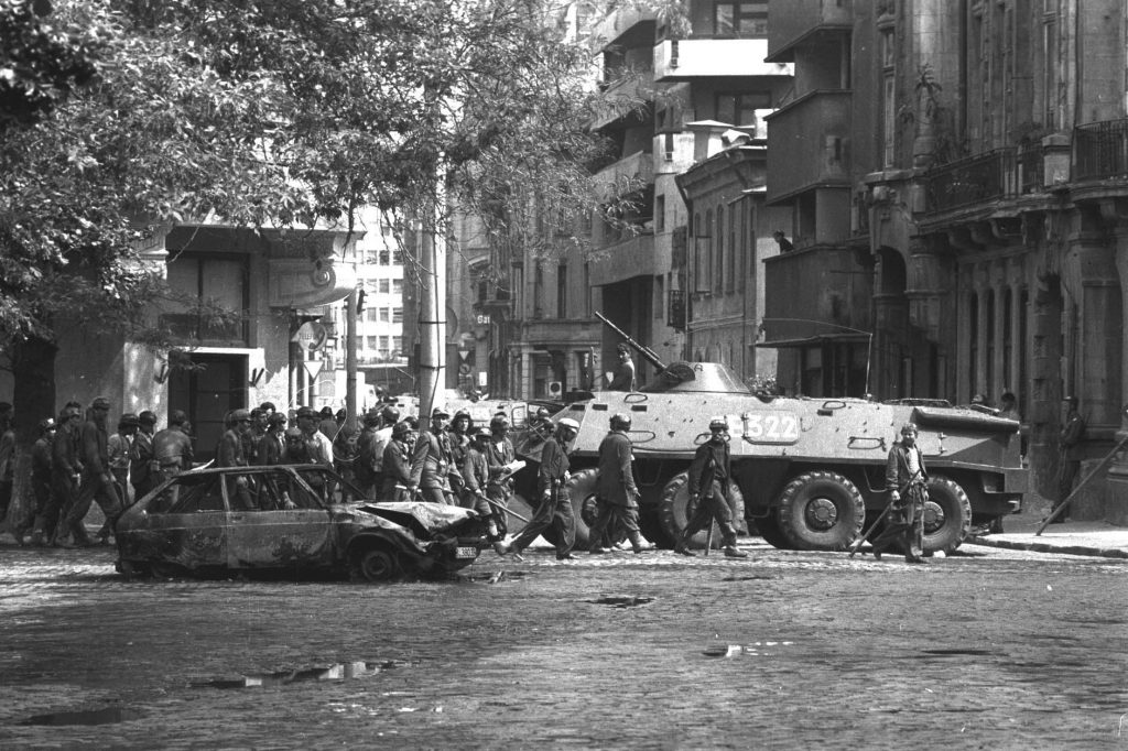 35 de ani de la Mineriada din 13-15 iunie 1990: Drumul lui Ion Iliescu de la pucist în PCR până la Președinția României, stropit mereu cu sângele altora