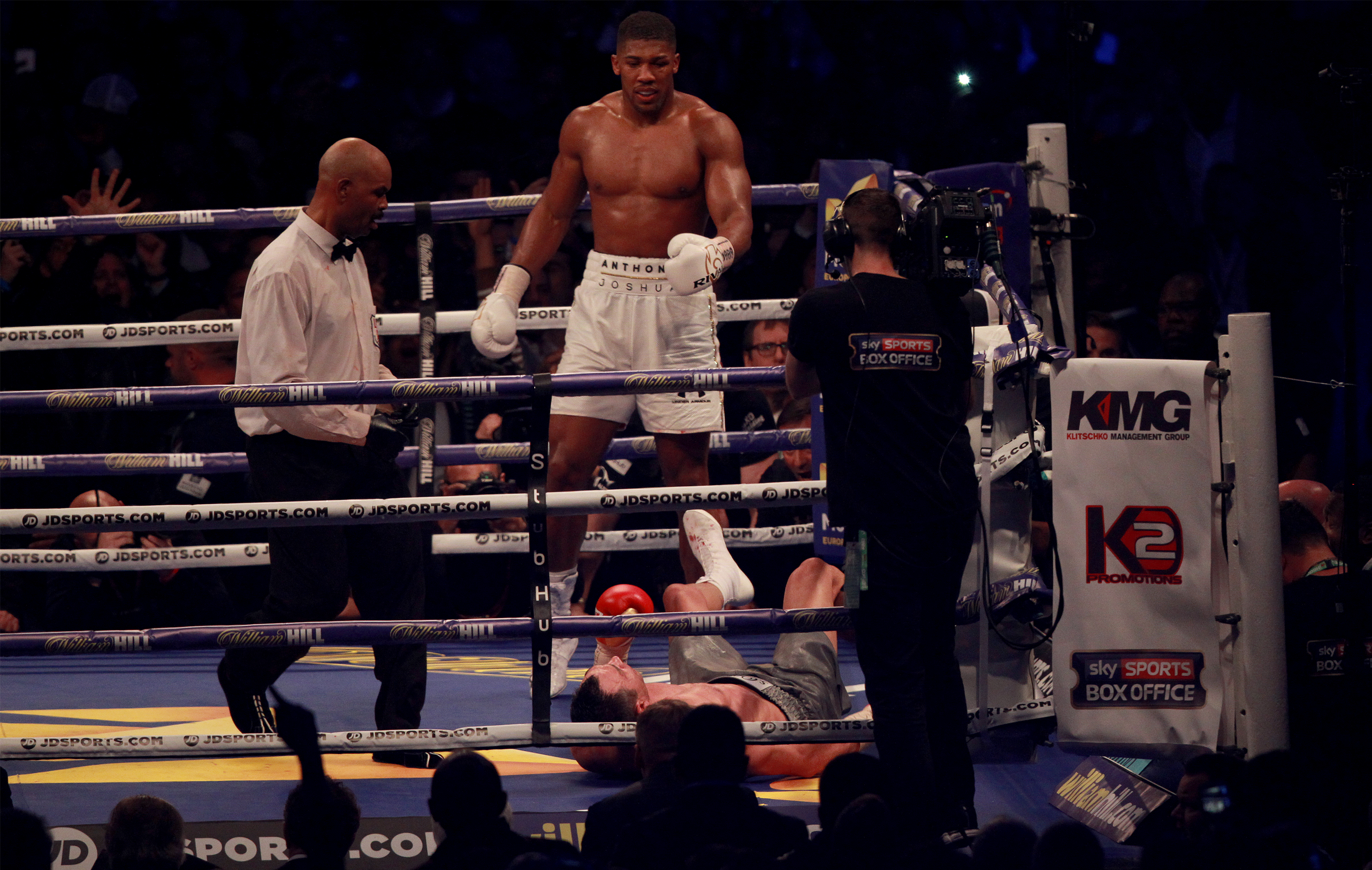 Anthony Joshua l-a făcut KO pe Vladimir Klitschko! Britanicul are titlurile mondiale IBF, WBA și IBO | FOTO&VIDEO